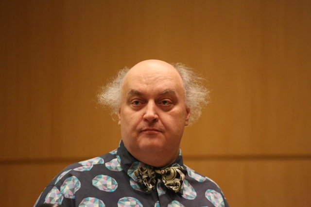 "Chodzę wyłącznie własnymi ścieżkami" mówi w rozmowie z naTemat, Maciej Nowak.