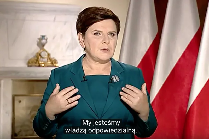 W tym momencie głowa premier zaprzecza wypowiedzianym słowom.