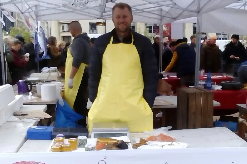 Tomasz Zając prowadzi własne gospodarstwo rybne.
