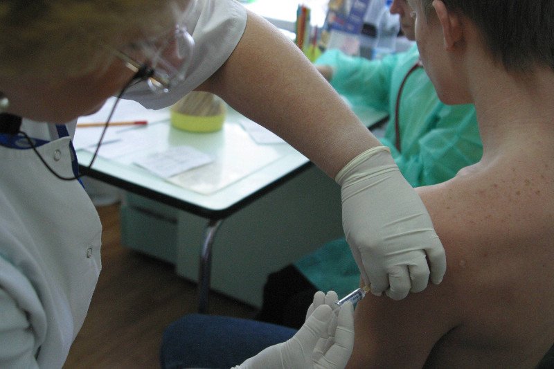 Nikt nie odwołał członków Pediatrycznego Zespołu Ekspertów ds. Programu Szczepień Ochronnych.