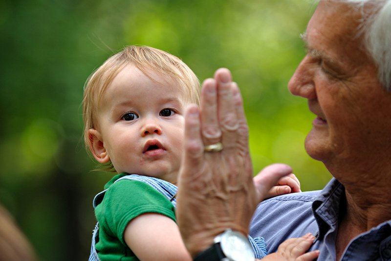 Prof. Douglas Allen twierdzi, że [url=http://tinyurl.com/p92tpgq ]dzieci [/url] wychowane w homoseksualnych rodzinach radzą sobie gorzej w szkole