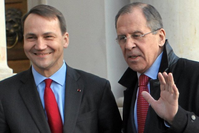 Siergiej Ławrow (z prawej) dał do zrozumienia, że Rosja może publikować zapisy rozmów z zachodnimi politykami