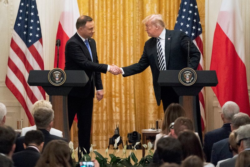 Andrzej Duda może się pochwalić, że ściskał dłoń Donalda Trumpa.