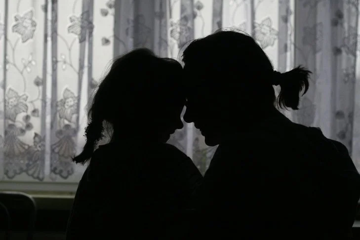 W czasie pandemii koronawirusa więcej osób szuka wsparcia konsultantów Niebieskiej Linii.