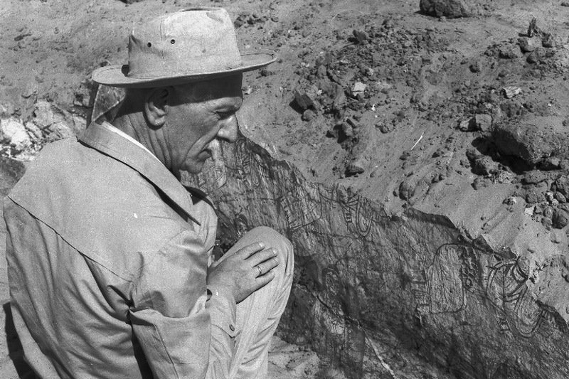 Prof. Kazimierz Michałowski podczas wykopalisk. To człowiek, który był światową sławą archeologii.