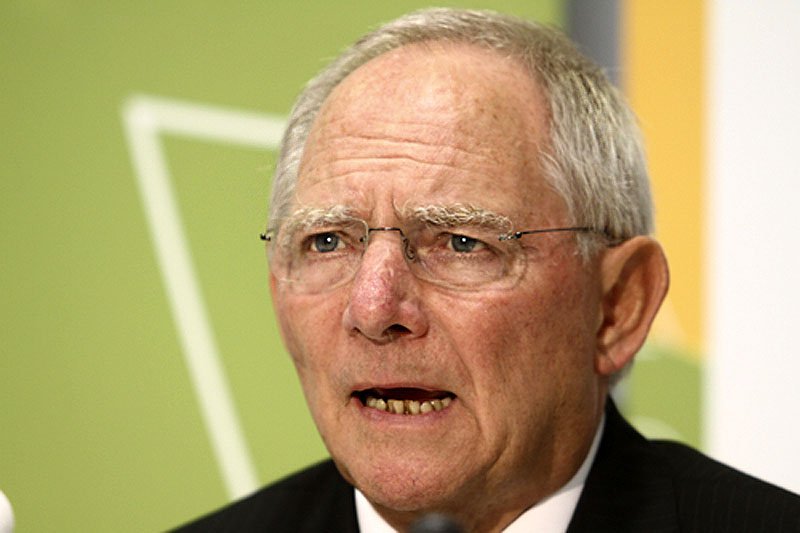 Niemiecki minister finansów Wolfgang Schäuble proponuje, by UE miała prawo do wetowania budżetów krajowych w państwach członkowskich.