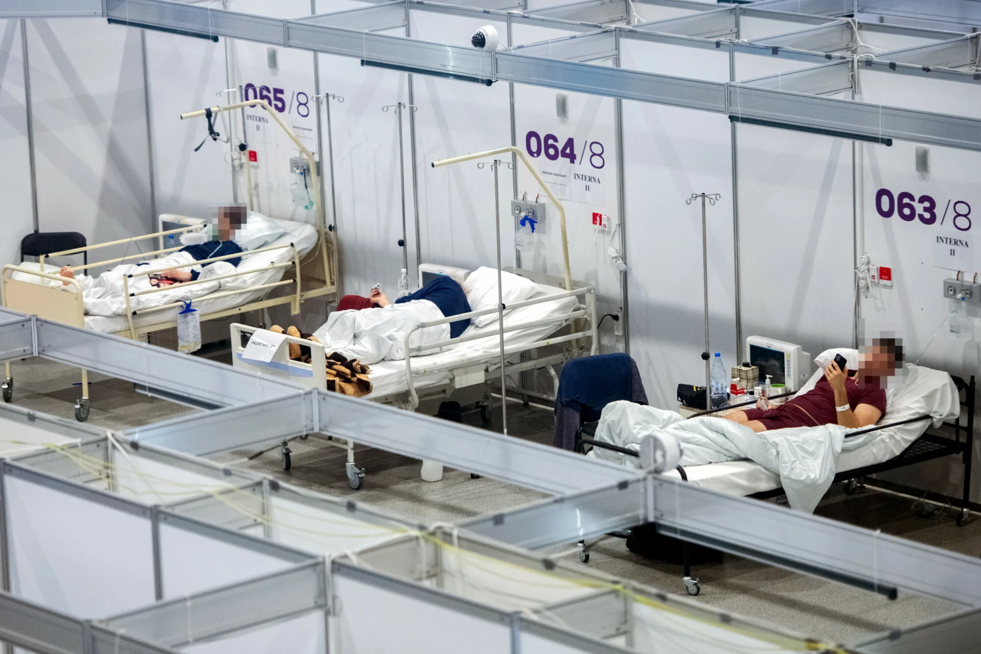 Omikron odpowiada już za 45 proc zakażeń koronawirusem w Polsce.