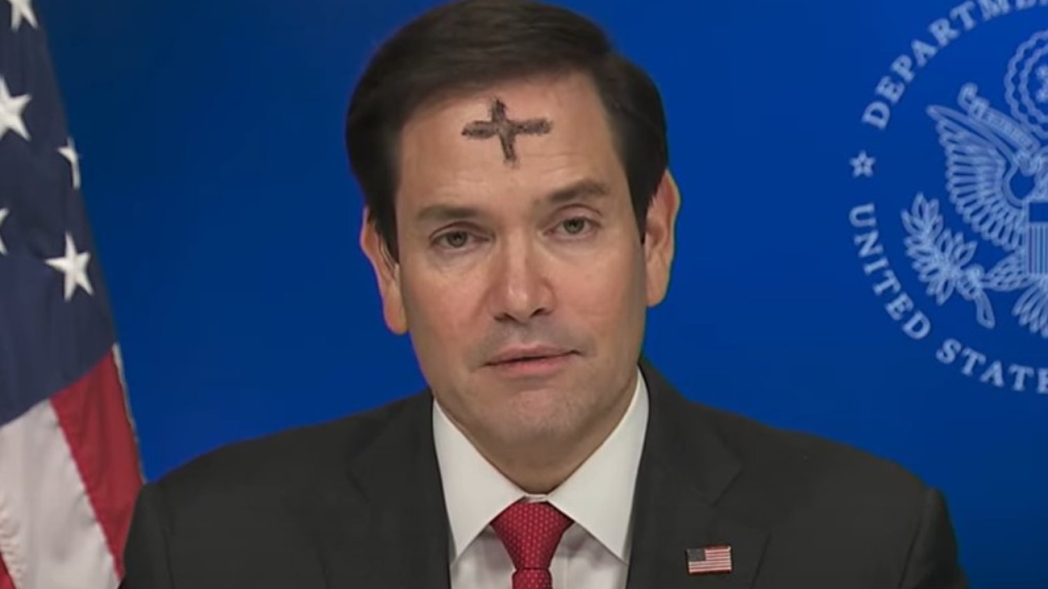 Sekretarz stanu USA z krzyżem podczas wywiadu Marco Rubio