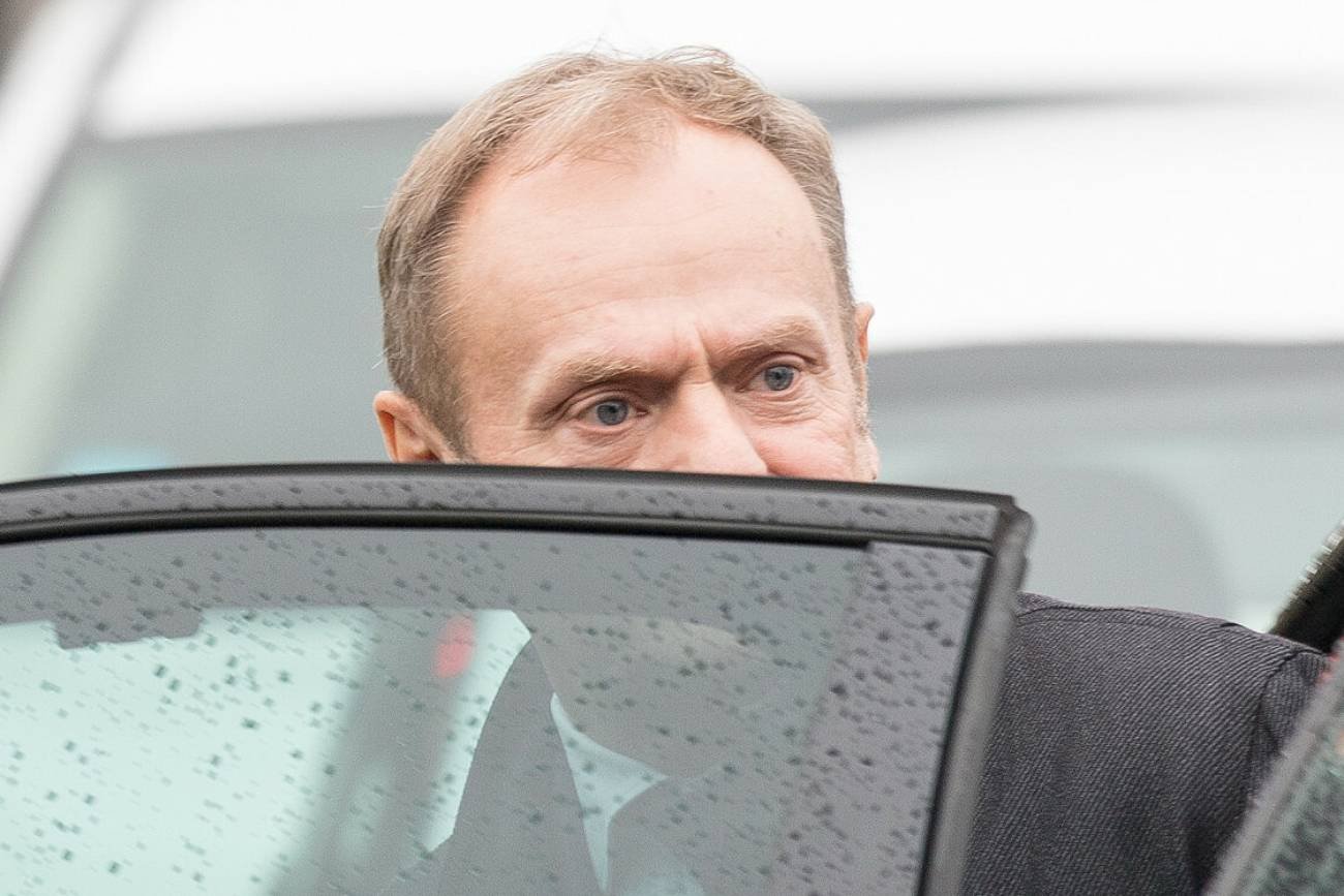 Szef PO Donald Tusk w aucie.