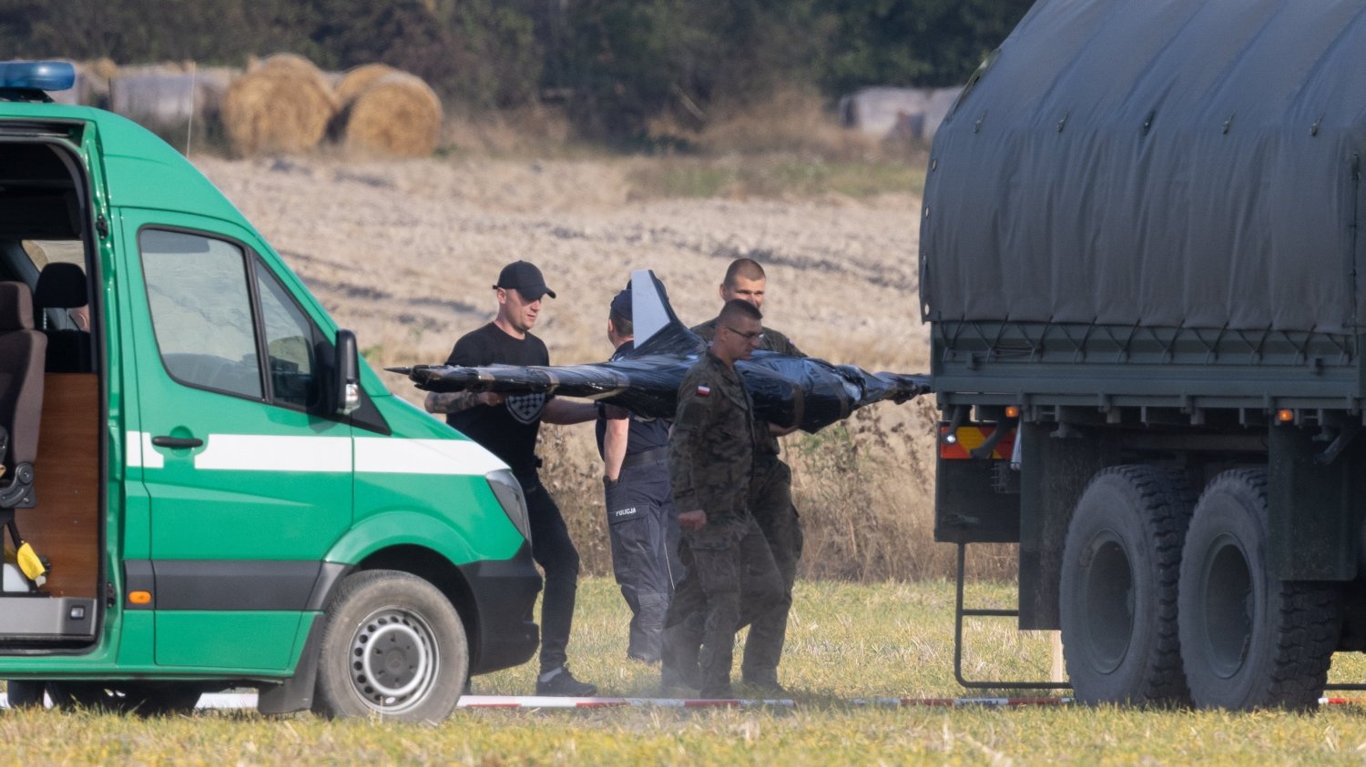 Co robić w przypadku ataku drona? Tak trzeba się zachować