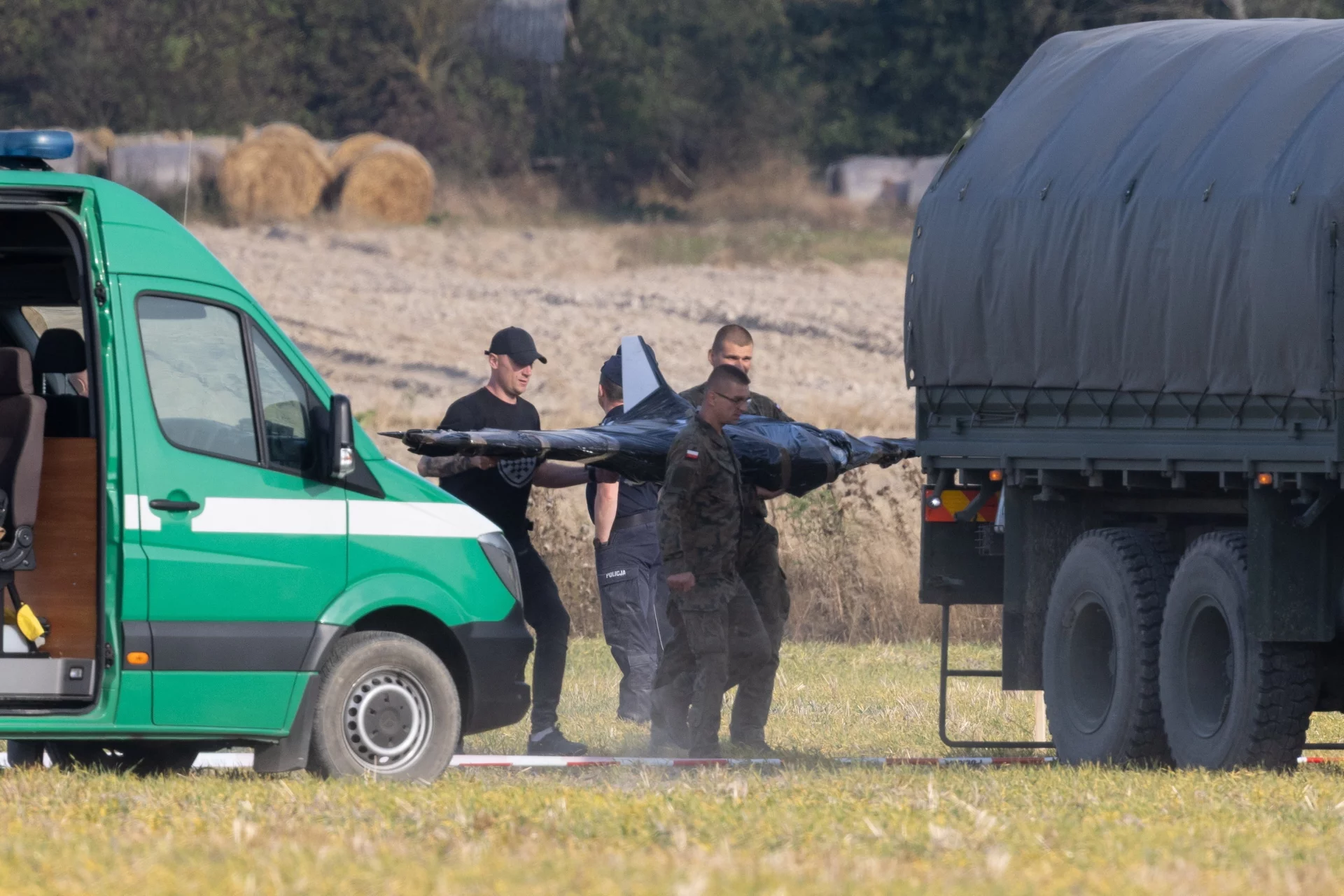 Co robić w przypadku ataku drona? Tak trzeba się zachować