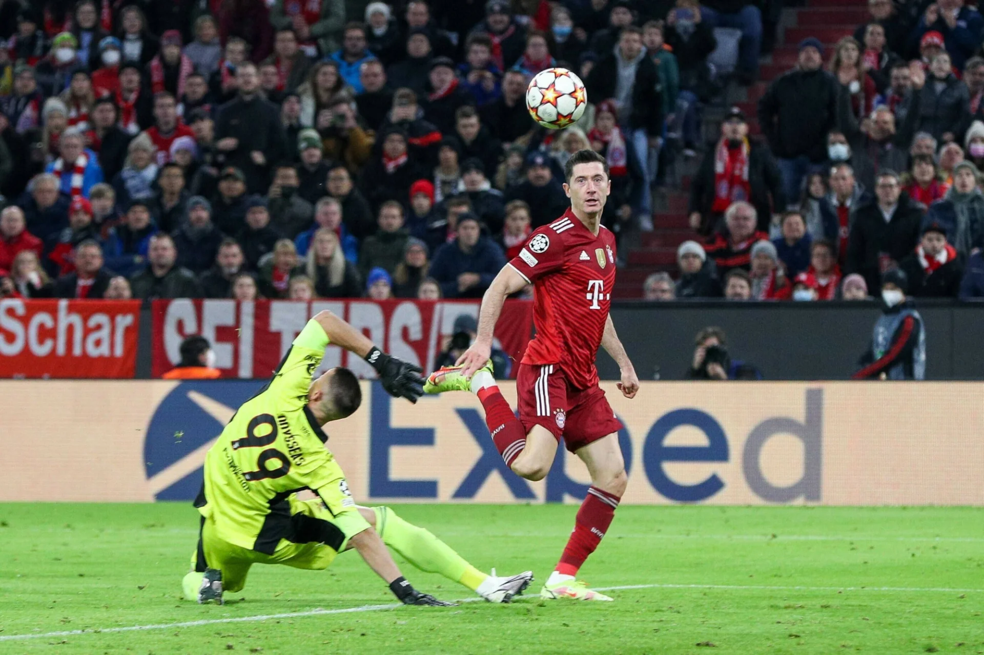 Robert Lewandowski jest jednym z faworytów do Złotej Piłki, Luis Suarez Miramontes apeluje, by mu ją wręczyć