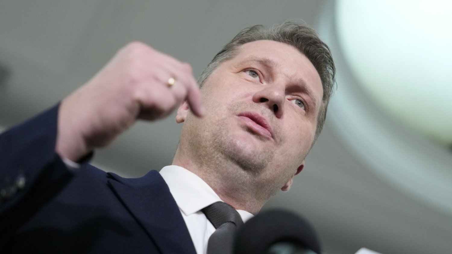 Czarnek odpalił się przed ciszą wyborczą. Zwymyślał dziennikarzy trzech redakcji Czarnek i dziennikarze. Obraził TVN, Polsat i Rzeczpospolitą