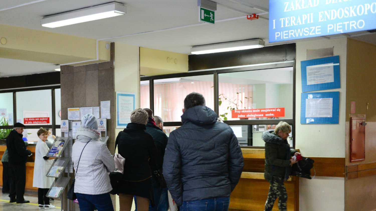 Przed wyborami PiS nie wywiąże się z obietnicy skrócenia kolejek do lekarzy. Nie ma pomysłu na reformę systemu. Dobrze za to wie, co zrobić z naszymi pieniędzmi ze składek zdrowotnych.