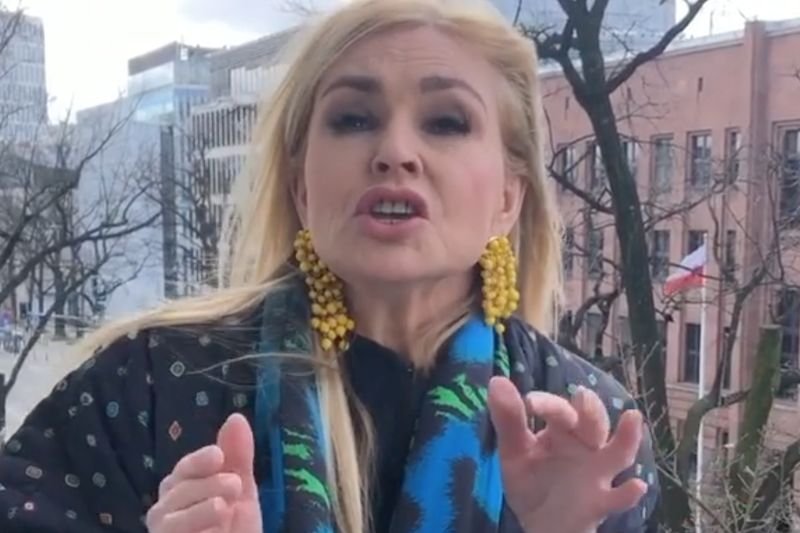 Monika Olejnik zachęca do udziału w akcji #Owacjedlalekarzy.