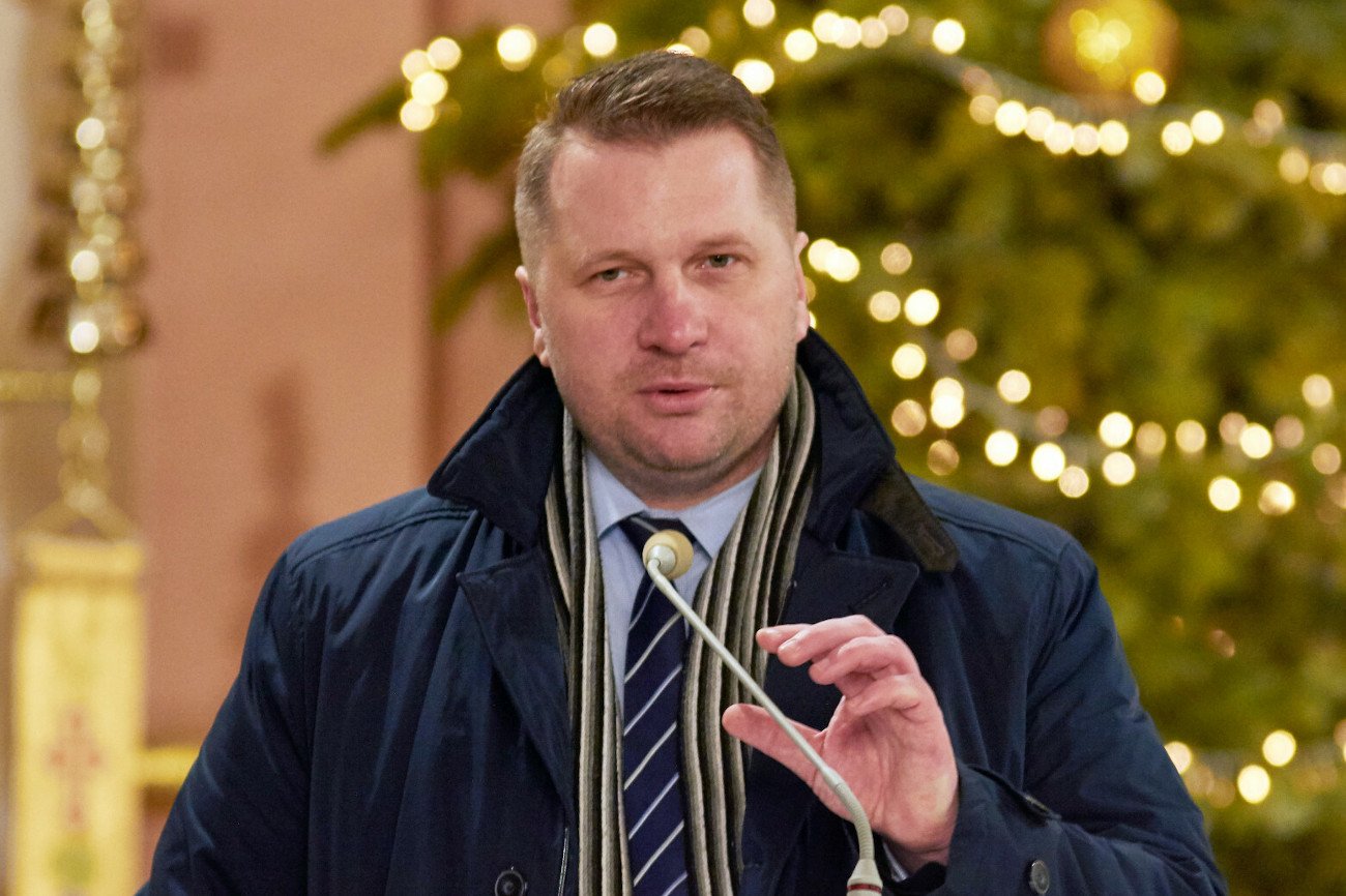 Przemysław Czarnek pośmiertnie odznaczył znanego egzorcystę.