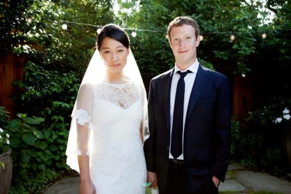Mark Zuckerberg & Priscilla Chan chwilę po ślubie.