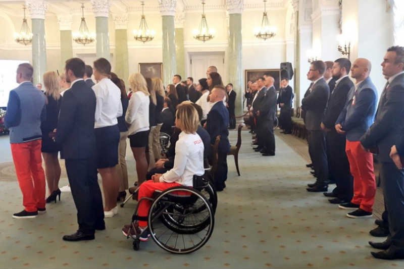 Kancelaria Andrzeja Dudy nie uniknęła wpadki podczas ceremonii odznaczania medalistów z Rio.