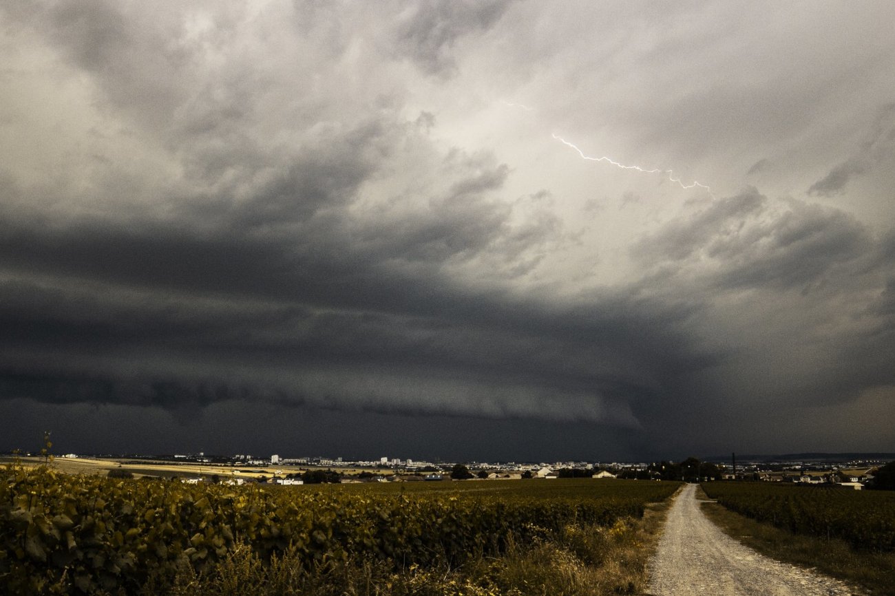 Superkomórka burzowa nad Francją.