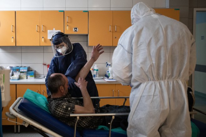 O ponad 19 tys. zakażonych koronawirusem poinformowało MZ w komunikacie 3 listopada.