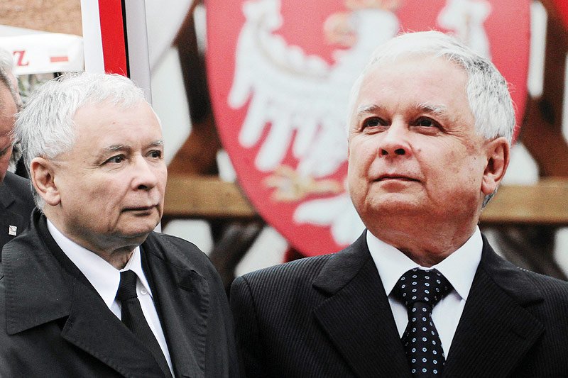 Jarosław Kaczyński domaga się budowy w Warszawie pomnika jego zmarłego brata, prezydenta Lecha Kaczyńskiego.