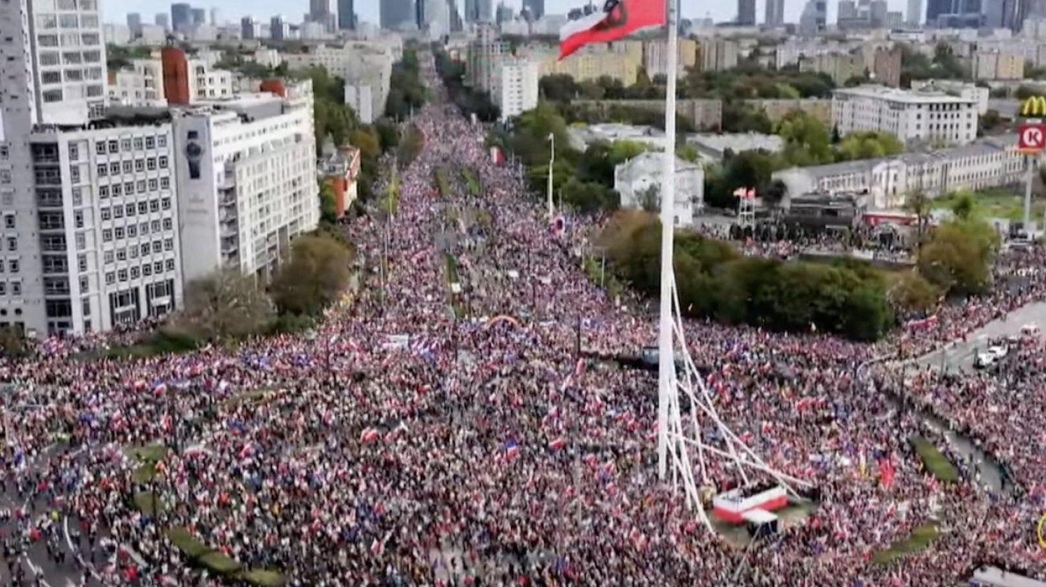 Tłumy przybyły na Marsz Miliona Serc do Warszawy. Tłumy przybyły na Marsz Miliona Serc do Warszawy.