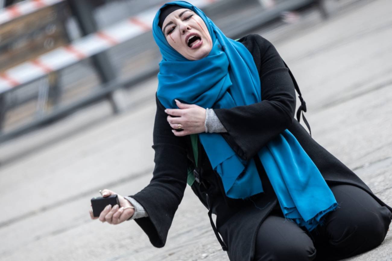 Poznańska policja pokazała stereotypową terrorystkę w czasie ćwiczeń