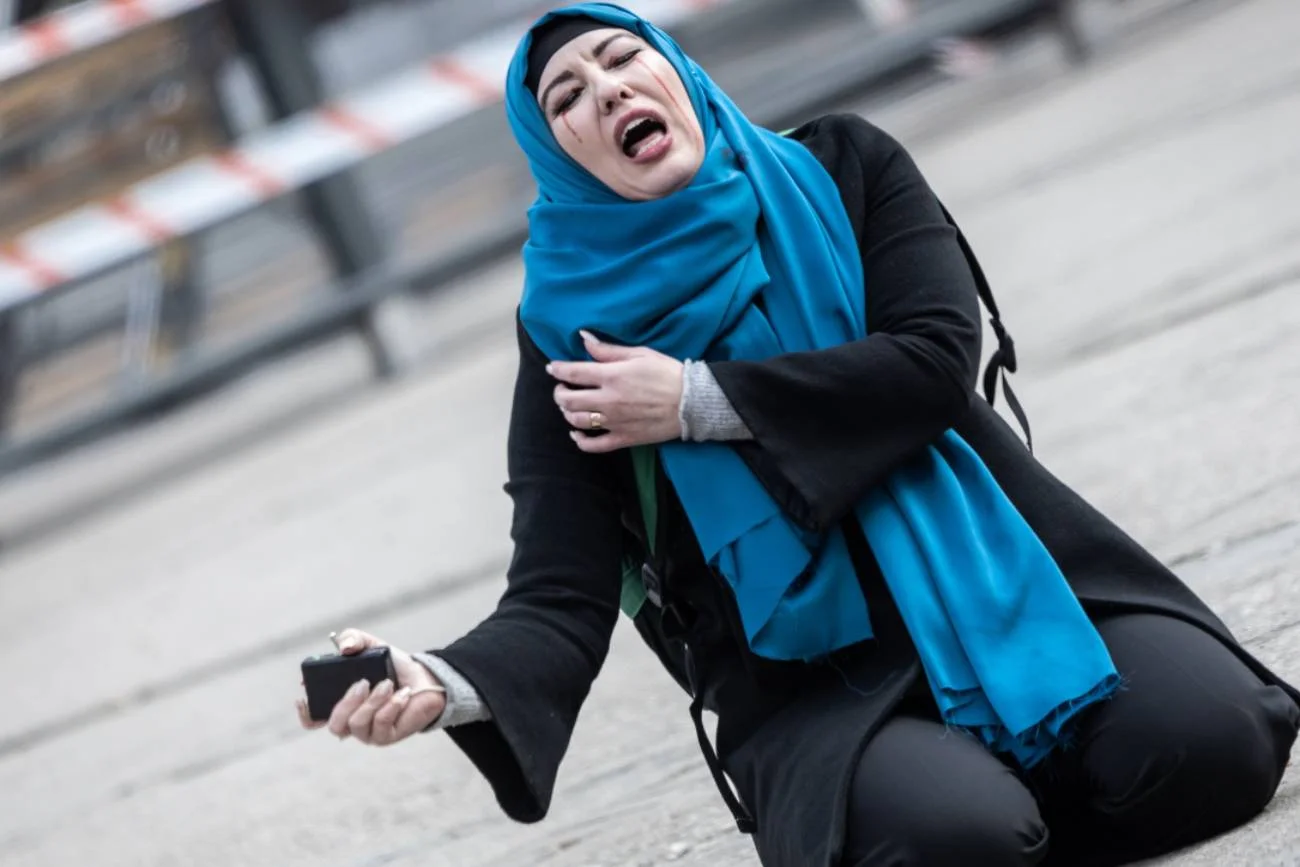 Poznańska policja pokazała stereotypową terrorystkę w czasie ćwiczeń
