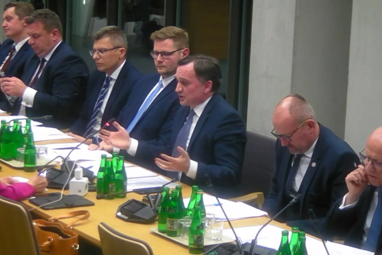 wotum nieufności dla Zbigniewa Ziobry Burzliwa dyskusja na sejmowej komisji ws. wotum nieufności dla Zbigniewa Ziobry
