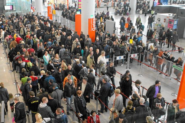 Kryzys związany z napływem uchodźców może doprowadzić do zlikwidowania obecnego kształtu strefy Schengen