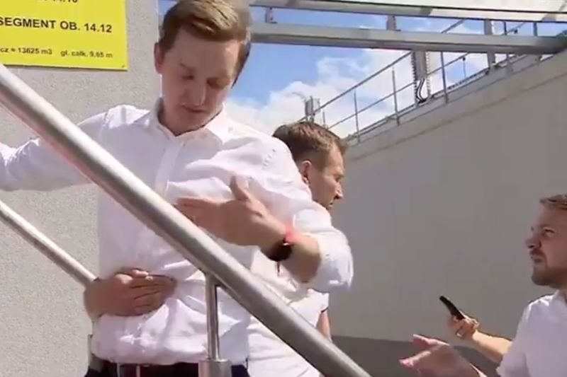 Sławomir Nitras zatrzymał ręką Sebastiana Kaletę.