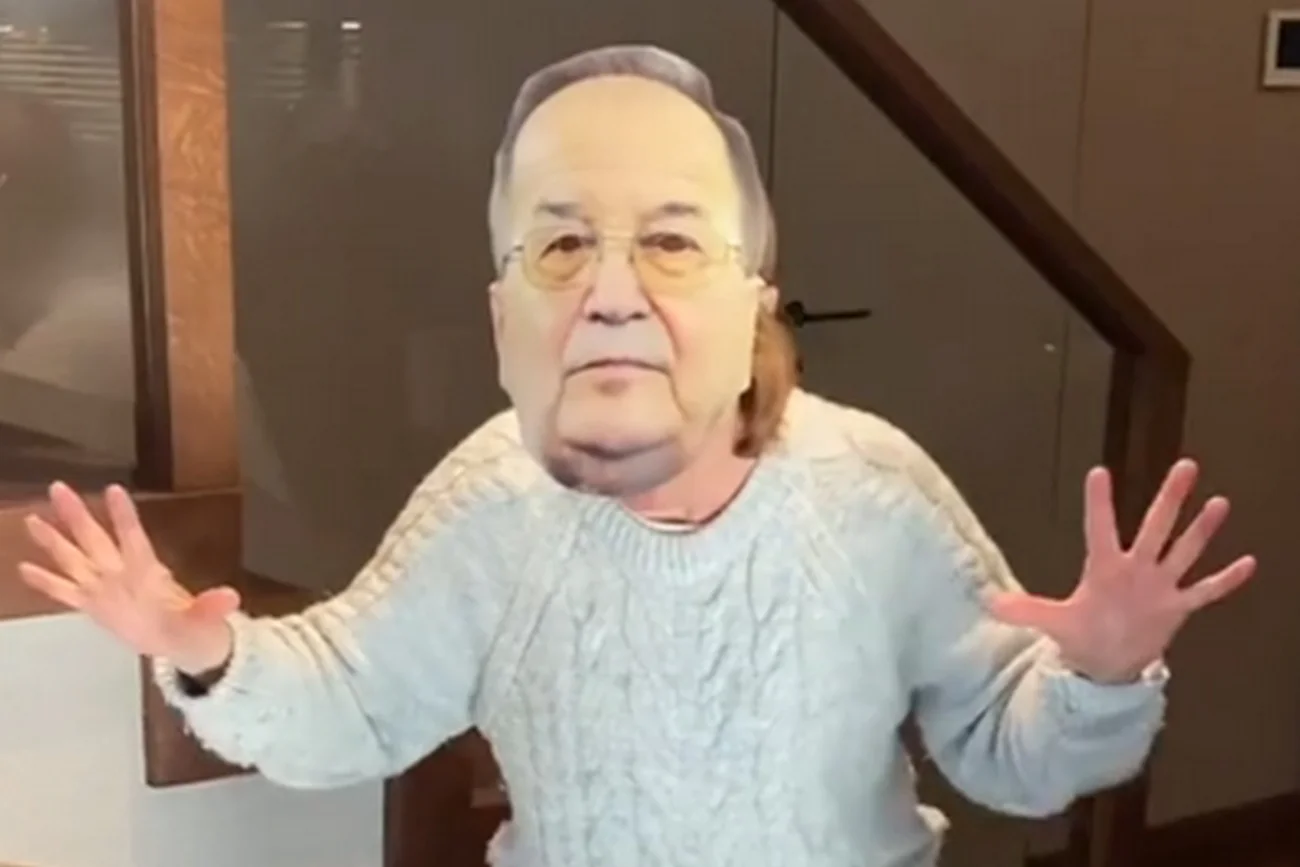 Maria Winiarska w masce Tadeusza Rydzyka. [WIDEO]