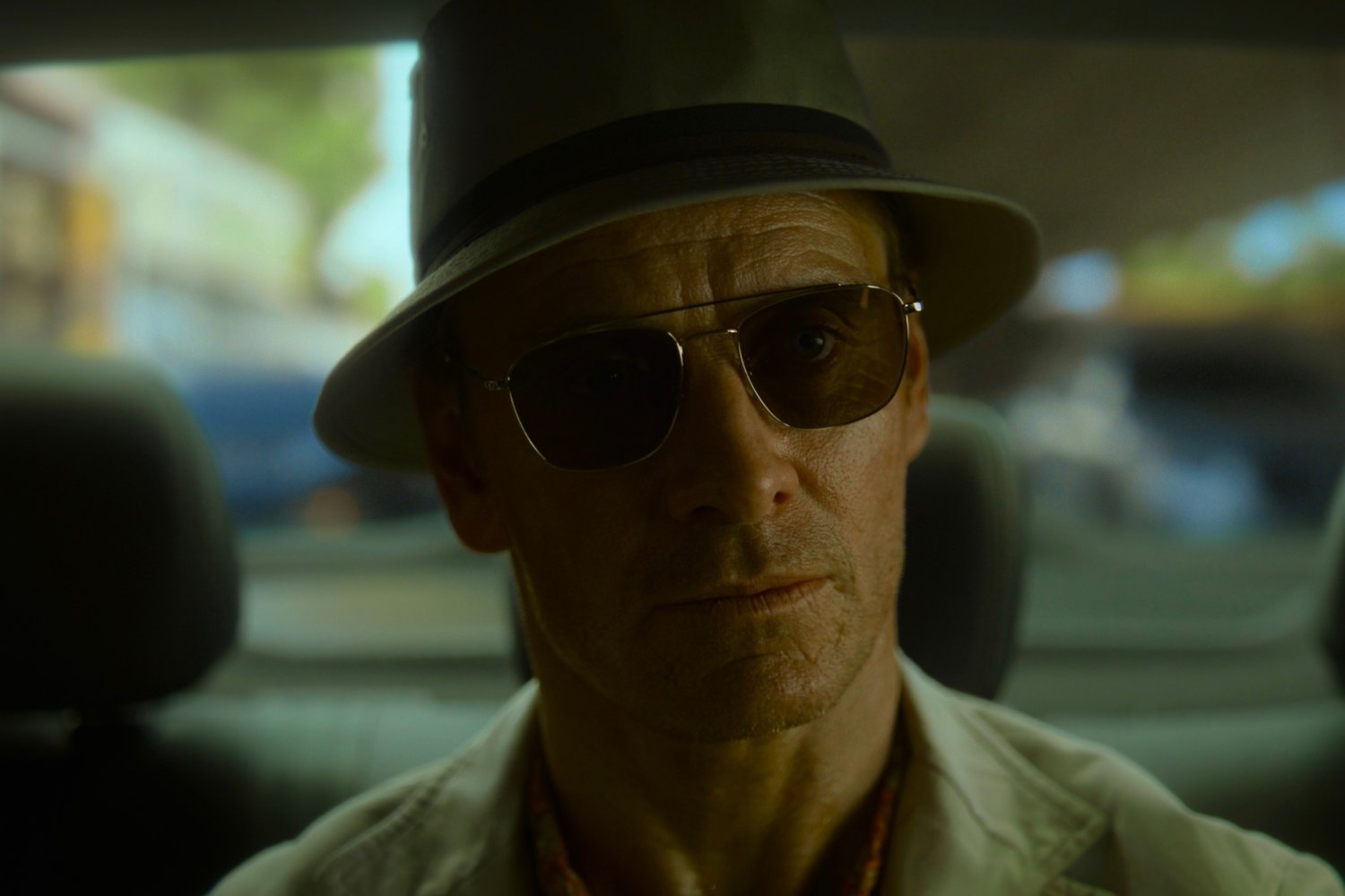 Kadr z filmu "Zabójca". Michael Fassbender jako tytułowa postać. Cr. Netflix ©2023