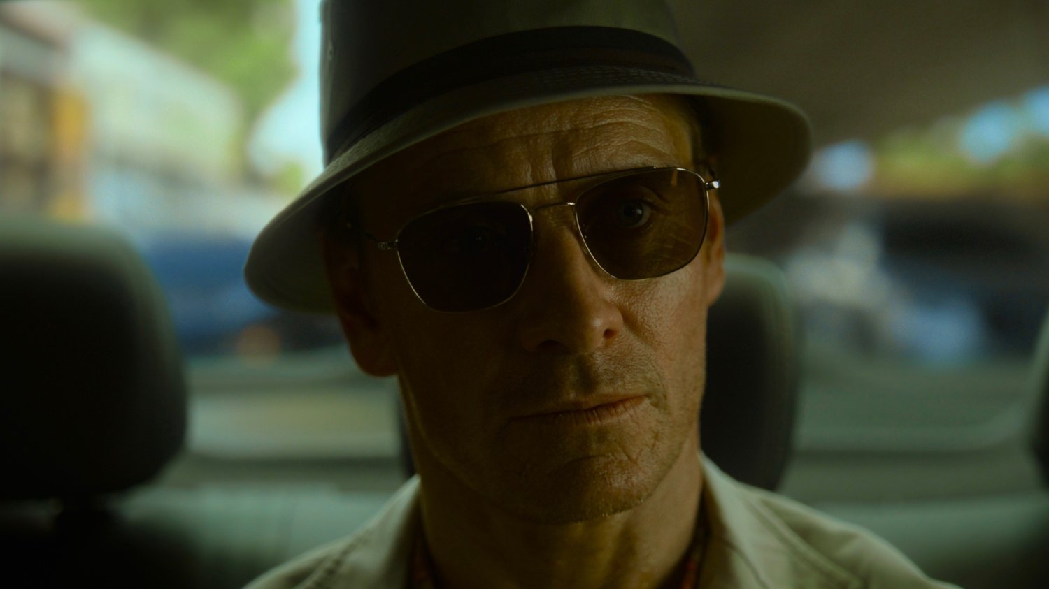 Kadr z filmu "Zabójca". Michael Fassbender jako tytułowa postać. Cr. Netflix ©2023