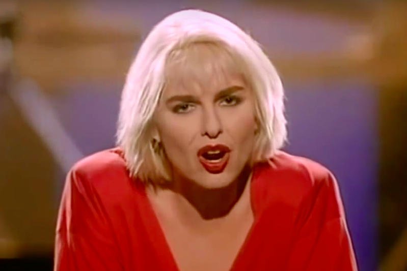 Sam Brown śpiewa "Stop".