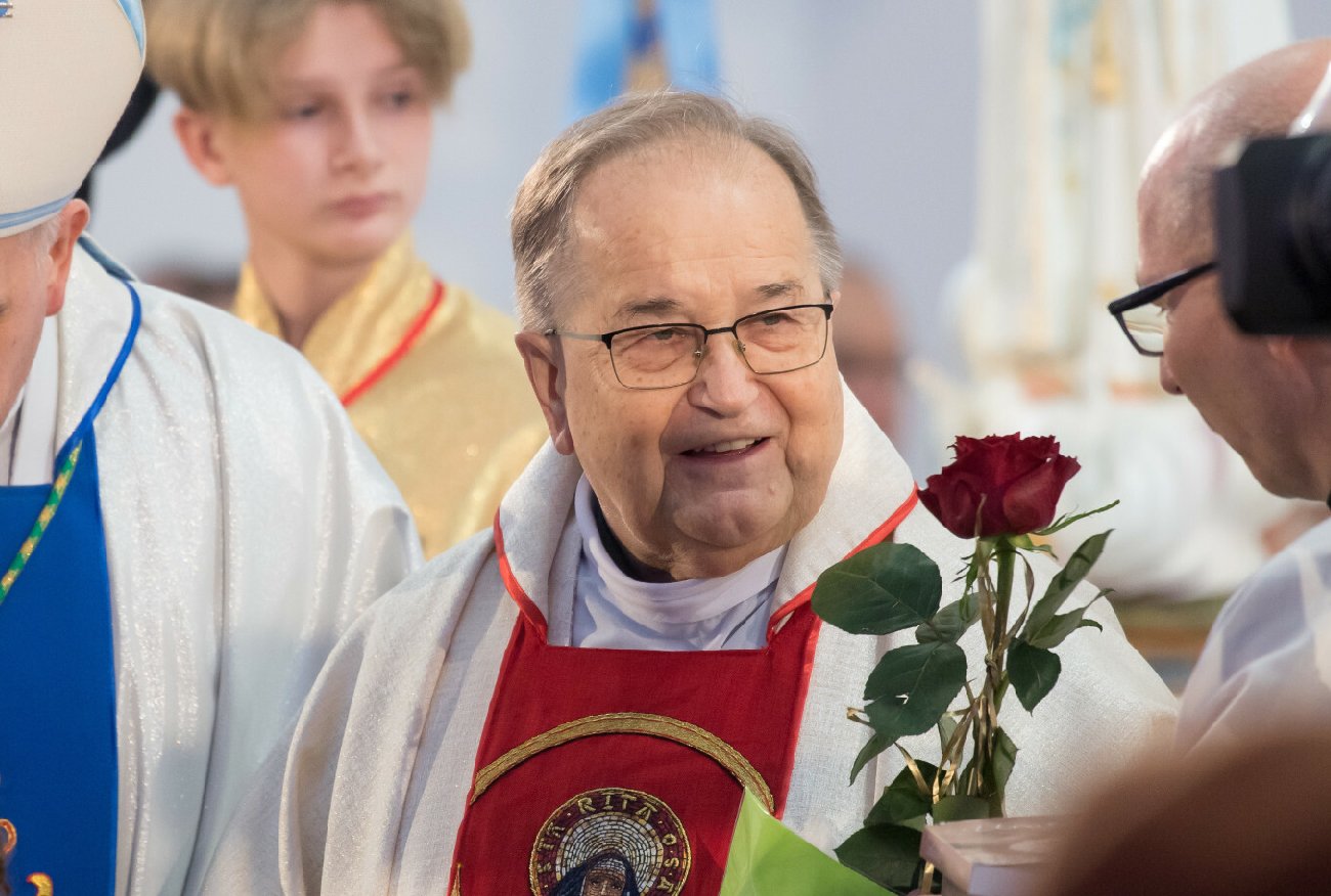 Ogromne dotacje od Czarnka dla Rydzyka. "Zbiera na tacę przed wyborami".