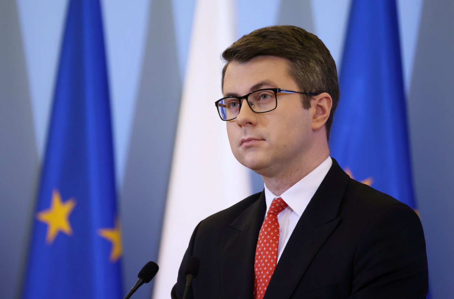 Piotr Müller oznajmił, że rząd uważa, iż działania TSUE, jak i Komisji Europejskiej są "niezgodne z prawem UE".