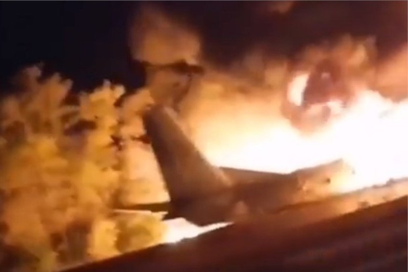 Na Ukrainie rozbił się samolot wojskowy. 22 osoby nie żyją.