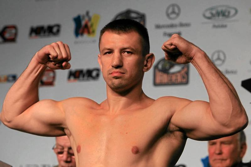 Tomasz Adamek jedną szansę walki o tytuł już przegrał. Teraz chce otrzymać drugą. I zostać bokserskim mistrzem świata wagi ciężkiej.