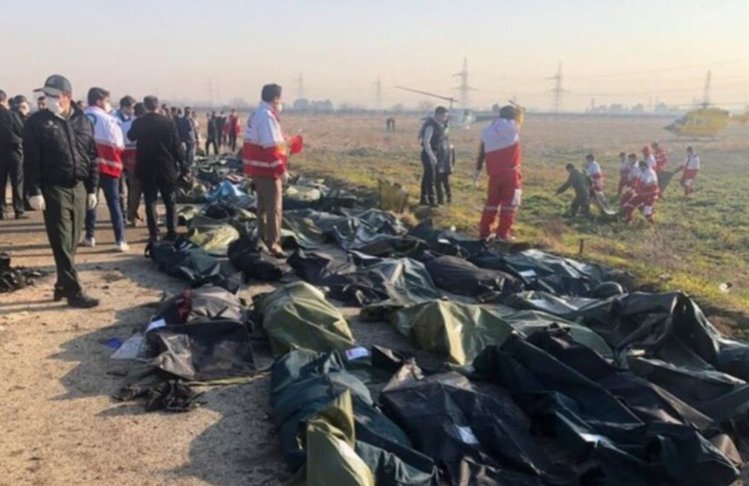 Iran. Państwowa telewizja prezentuje czarne skrzynki, które mają pochodzić z ukraińskiego Boeinga