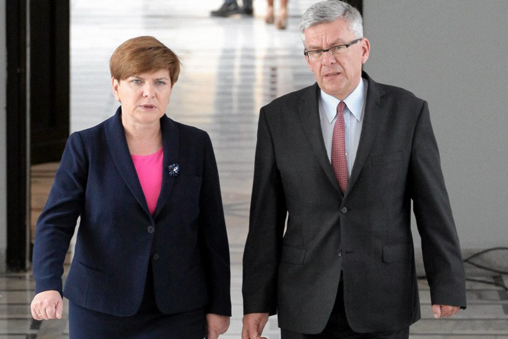 Beata Szydło pozwoliła sobie na kilkudniową nieobecność podczas kampanii i straciła kilka punktów poparcia w sondażu.