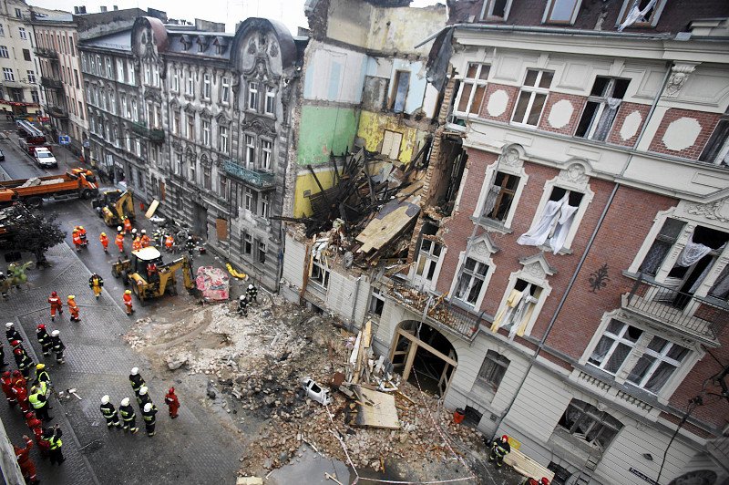 Do wybuchu doszło w katowickiej kamienicy. Trwają poszukiwania trzech osób.