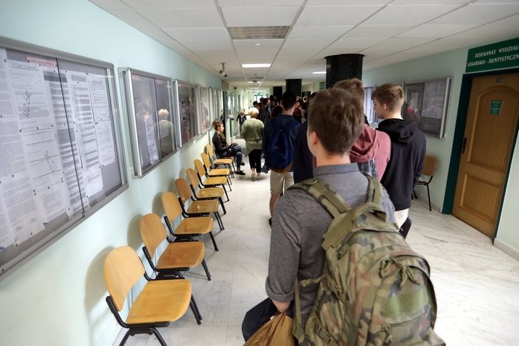 Studenci w Polsce przez epidemię mogą mieć krótsze wakacje.