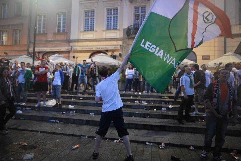 Kibice Legii zostali ostro skrytykowani po tym, jak świętowali zdobycie tytułu mistrza Polski przez ich ulubiony klub