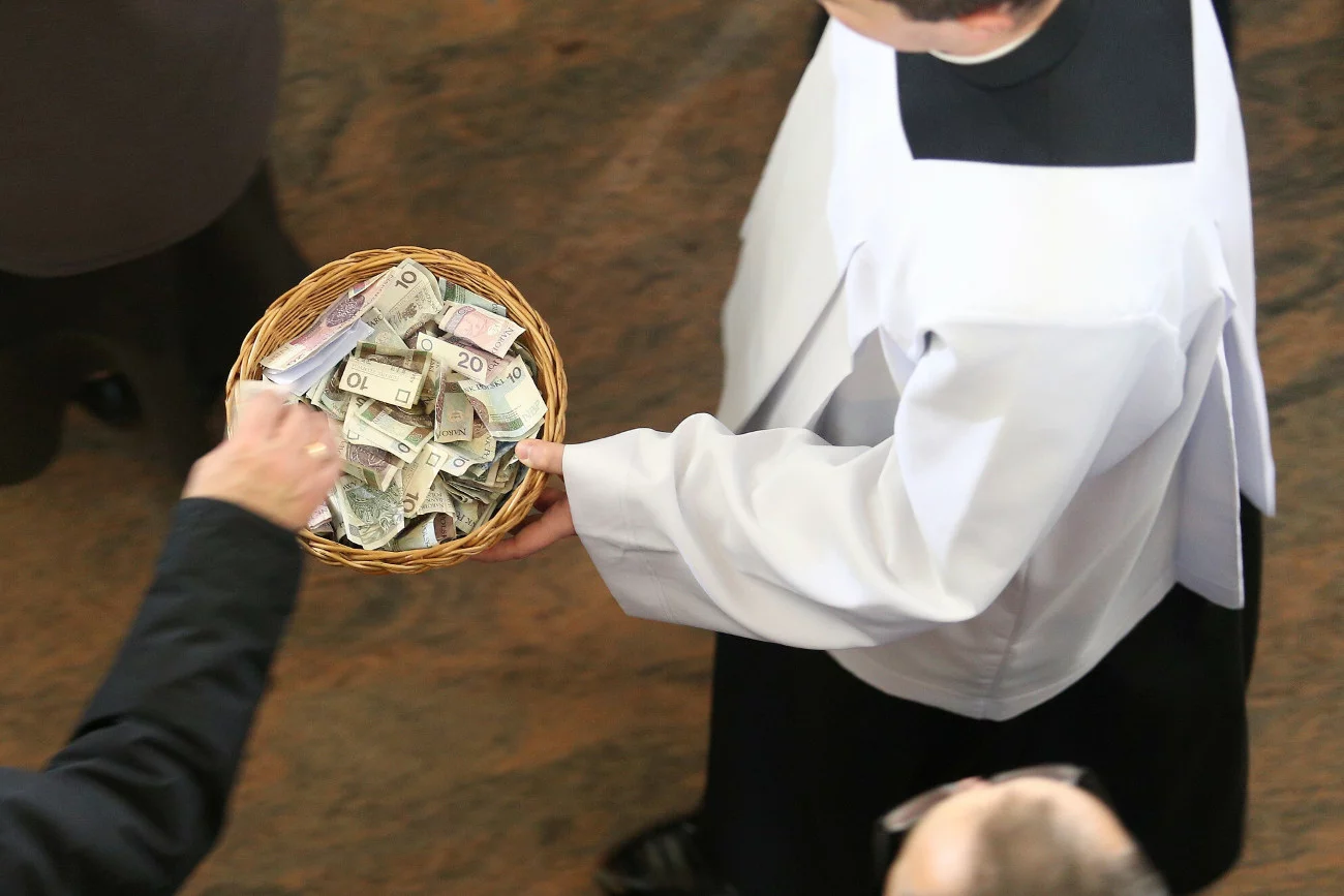 "Dawaj dziesięcinę!" – zaapelował ksiądz z Diecezji Toruńskiej i w sieci wybuchła burza.