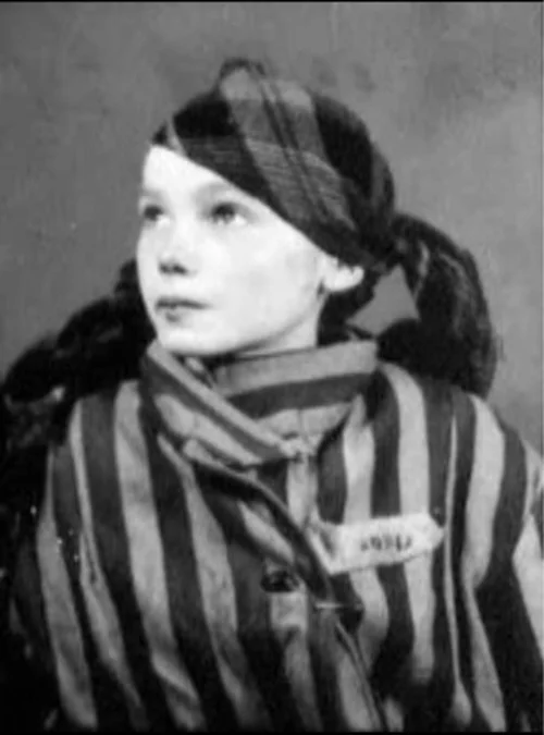Czesława Kwoka, dziecko Zamojszczyzny. Zginęła w Auschwitz w 1943 roku.