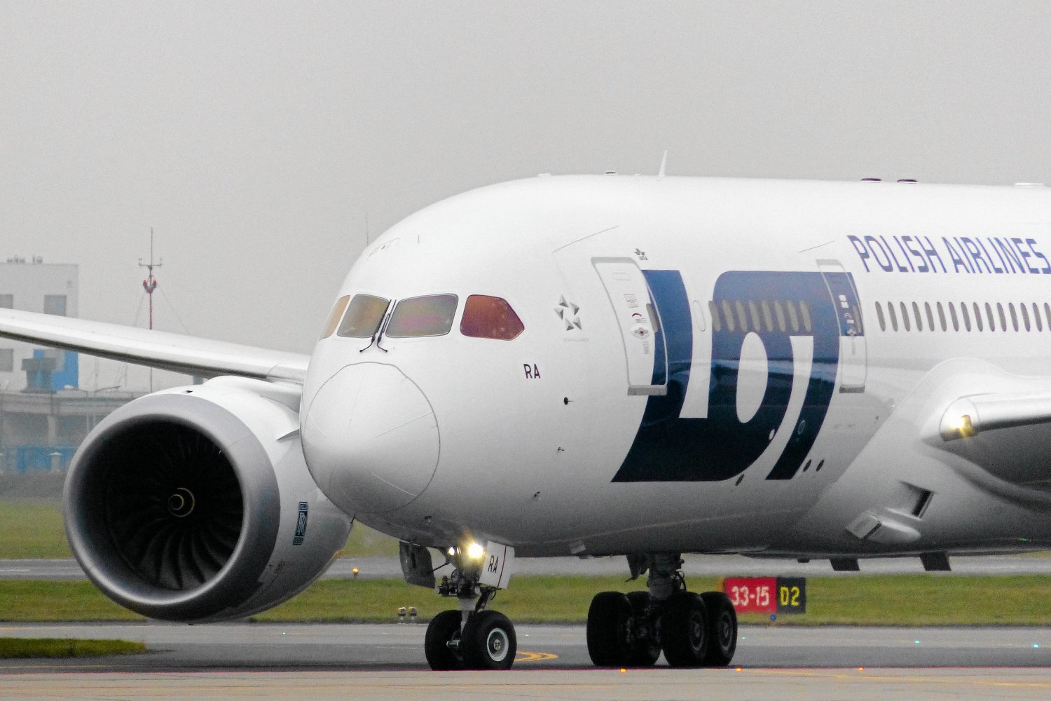 LOT chce dostać miliard złotych pomocy publicznej od rządu