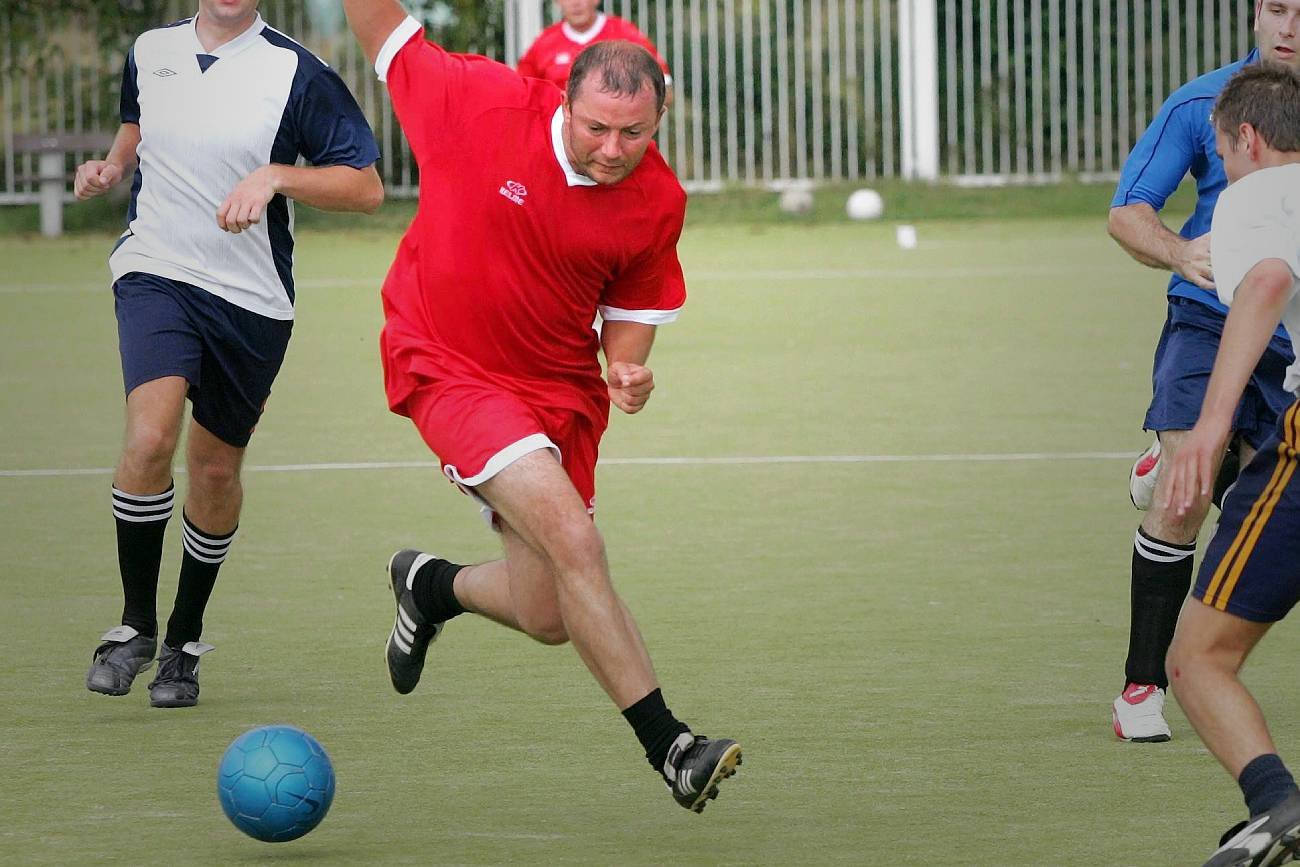 Kim jest piłkarz Wojciech Kowalczyk?