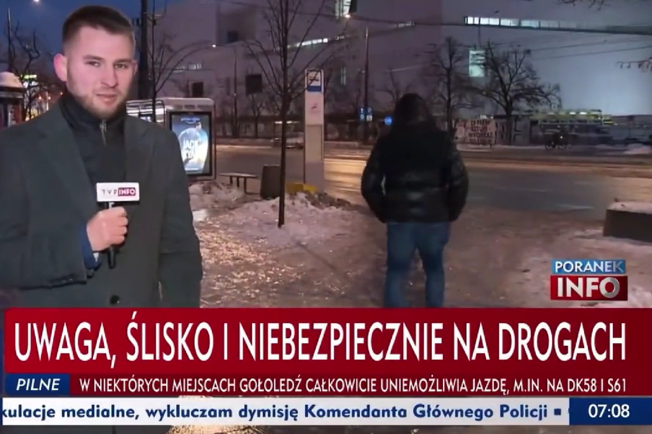 Ustawiony upadek przechodnia na antenie TVP Info? "Pięknie wyreżyserowane"