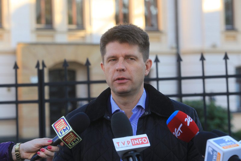 Petru sugeruje, że już niedługo może nas czekać masowa inwigilacja.